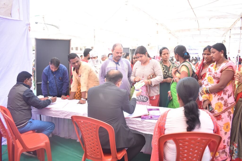 विकसित भारत संकल्प यात्रा से जुड़ते जा रहे लोग, योजनाओं का मिल रहा है फायदा, तीसरे दिन शिविर में 6640 लोग हुए शामिल .. Kshiti Technologies