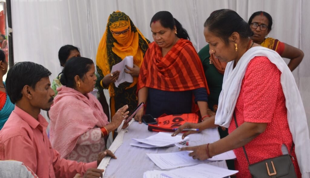 जिले में निरंतर जारी है विकसित भारत संकल्प यात्रा: नगरीय क्षेत्र के इंदिरा स्टेडियम, पुरानी बस्ती सहित भैंसमा एवं अन्य ग्रामीण क्षेत्रों में शिविर का किया गया आयोजन .. Kshiti Technologies जिले में निरंतर जारी है विकसित भारत संकल्प यात्रा: नगरीय क्षेत्र के इंदिरा स्टेडियम, पुरानी बस्ती सहित भैंसमा एवं अन्य ग्रामीण क्षेत्रों में शिविर का किया गया आयोजन .. Kshiti Technologies