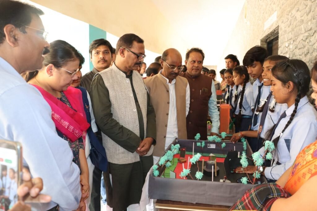 स्वामी आत्मानंद विद्यालय में मनाया गया शहीद वीर बाल दिवस .. Kshiti Technologies स्वामी आत्मानंद विद्यालय में मनाया गया शहीद वीर बाल दिवस .. Kshiti Technologies