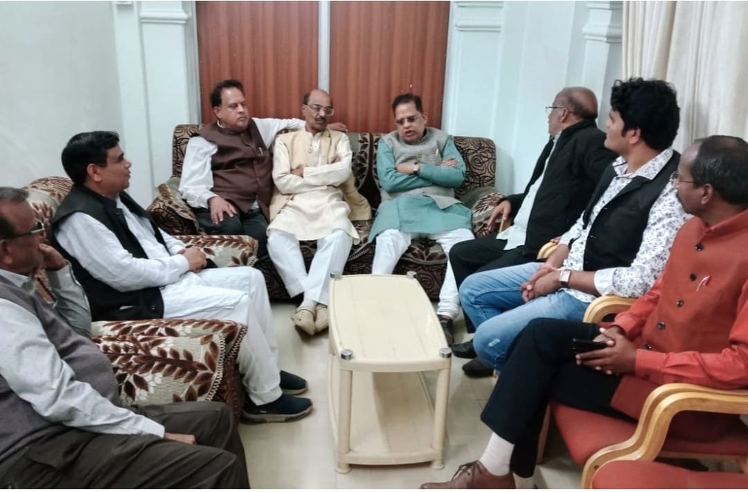 विधायक अमर अग्रवाल का स्थानीय विश्राम गृह में भाजपा कार्यकर्ताओं ने किया भव्य स्वागत .. Kshiti Technologies विधायक अमर अग्रवाल का स्थानीय विश्राम गृह में भाजपा कार्यकर्ताओं ने किया भव्य स्वागत .. Kshiti Technologies