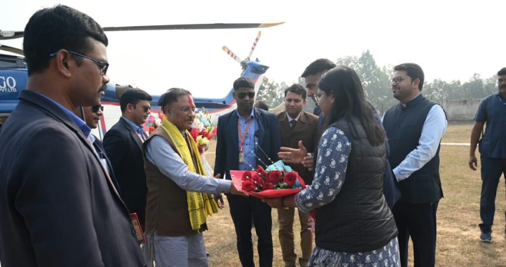 मुख्यमंत्री साय पहुंचे भुईयापानी, हेलीपैड मे कलेक्टर एसपी सहित जनप्रतिनिधियों ने पुष्पगुच्छ भेंटकर किया आत्मीय स्वागत .. Kshiti Technologies