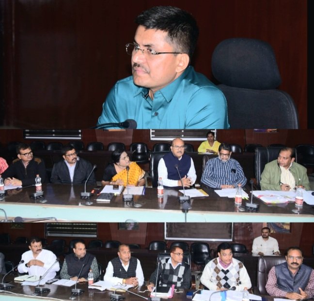 समय पर स्कूल नहीं आने वाले शिक्षकों पर होगी सख्त कार्रवाई - कलेक्टर .. Kshiti Technologies समय पर स्कूल नहीं आने वाले शिक्षकों पर होगी सख्त कार्रवाई - कलेक्टर .. Kshiti Technologies