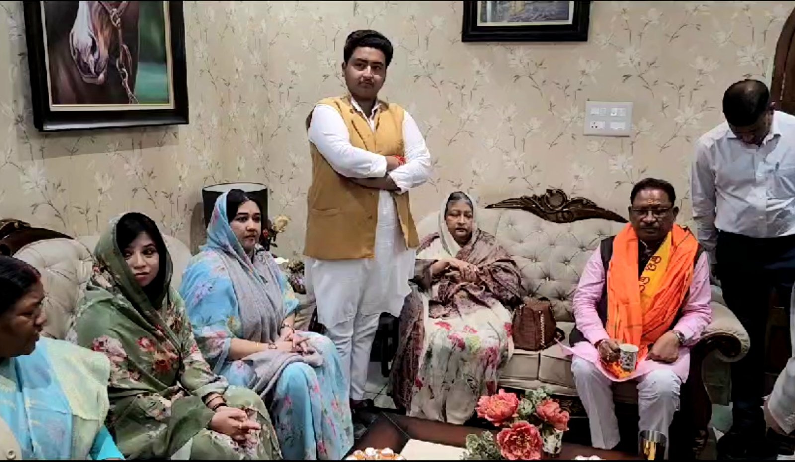 छत्तीसगढ़ के नवनिर्वाचित मुख्यमंत्री विष्णुदेव साय जूदेव निवास पहुंचे और जूदेव परिवार से कि मुलाकात .. Kshiti Technologies छत्तीसगढ़ के नवनिर्वाचित मुख्यमंत्री विष्णुदेव साय जूदेव निवास पहुंचे और जूदेव परिवार से कि मुलाकात .. Kshiti Technologies