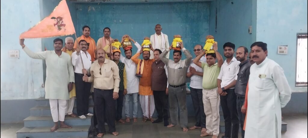 सामुदायिक भवन में विश्व हिंदू परिषद के द्वारा अक्षत कलश किया गया वितरण .. Kshiti Technologies सामुदायिक भवन में विश्व हिंदू परिषद के द्वारा अक्षत कलश किया गया वितरण .. Kshiti Technologies