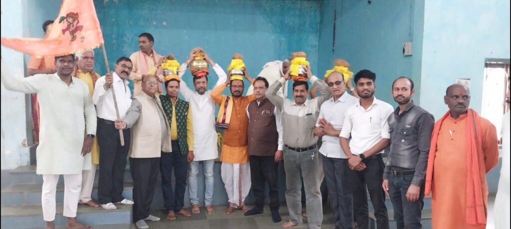 सामुदायिक भवन में विश्व हिंदू परिषद के द्वारा अक्षत कलश किया गया वितरण .. Kshiti Technologies सामुदायिक भवन में विश्व हिंदू परिषद के द्वारा अक्षत कलश किया गया वितरण .. Kshiti Technologies