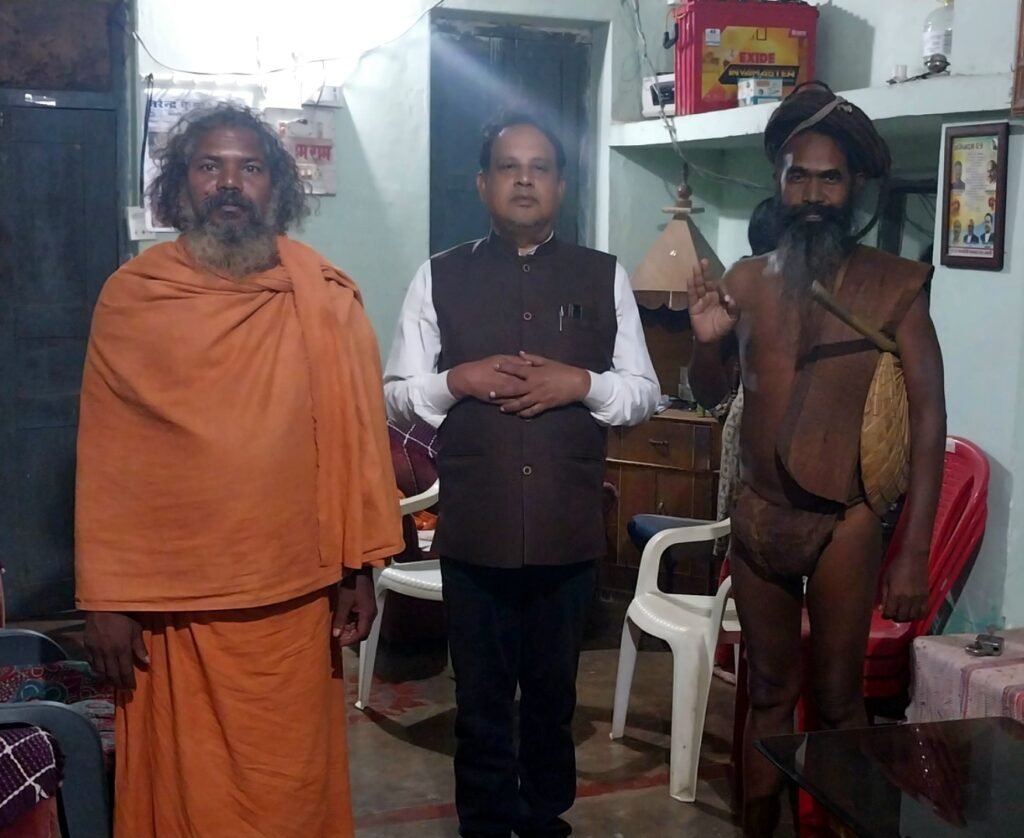 महिमा अलेख संप्रदाय के बक्कलधारी साधु देवानंद बाबा का अधिवक्ता चितरंजय पटेल निवास में हुआ भव्य स्वागत .. Kshiti Technologies महिमा अलेख संप्रदाय के बक्कलधारी साधु देवानंद बाबा का अधिवक्ता चितरंजय पटेल निवास में हुआ भव्य स्वागत .. Kshiti Technologies