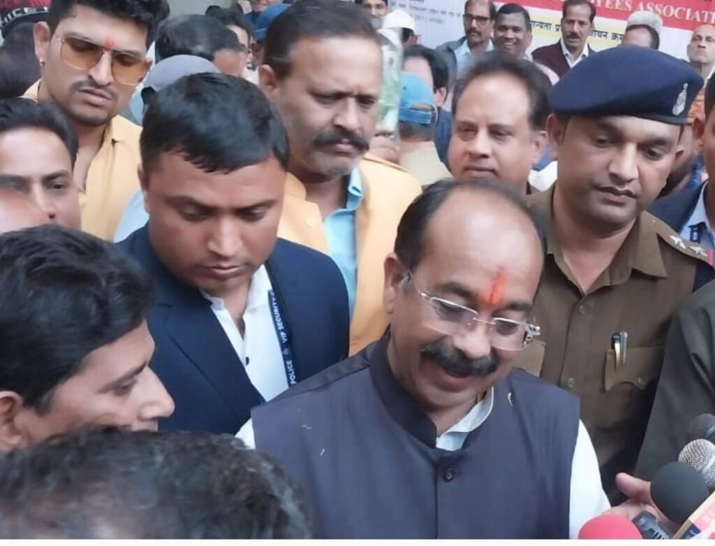 उप मुख्यमंत्री अरुण साव को बधाई देने लोगों की उमड़ी भीड़ .. Kshiti Technologies उप मुख्यमंत्री अरुण साव को बधाई देने लोगों की उमड़ी भीड़ .. Kshiti Technologies
