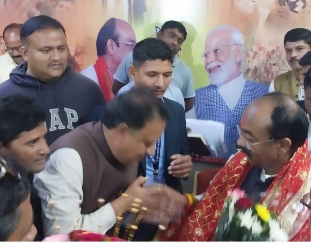 उप मुख्यमंत्री अरुण साव को बधाई देने लोगों की उमड़ी भीड़ .. Kshiti Technologies उप मुख्यमंत्री अरुण साव को बधाई देने लोगों की उमड़ी भीड़ .. Kshiti Technologies