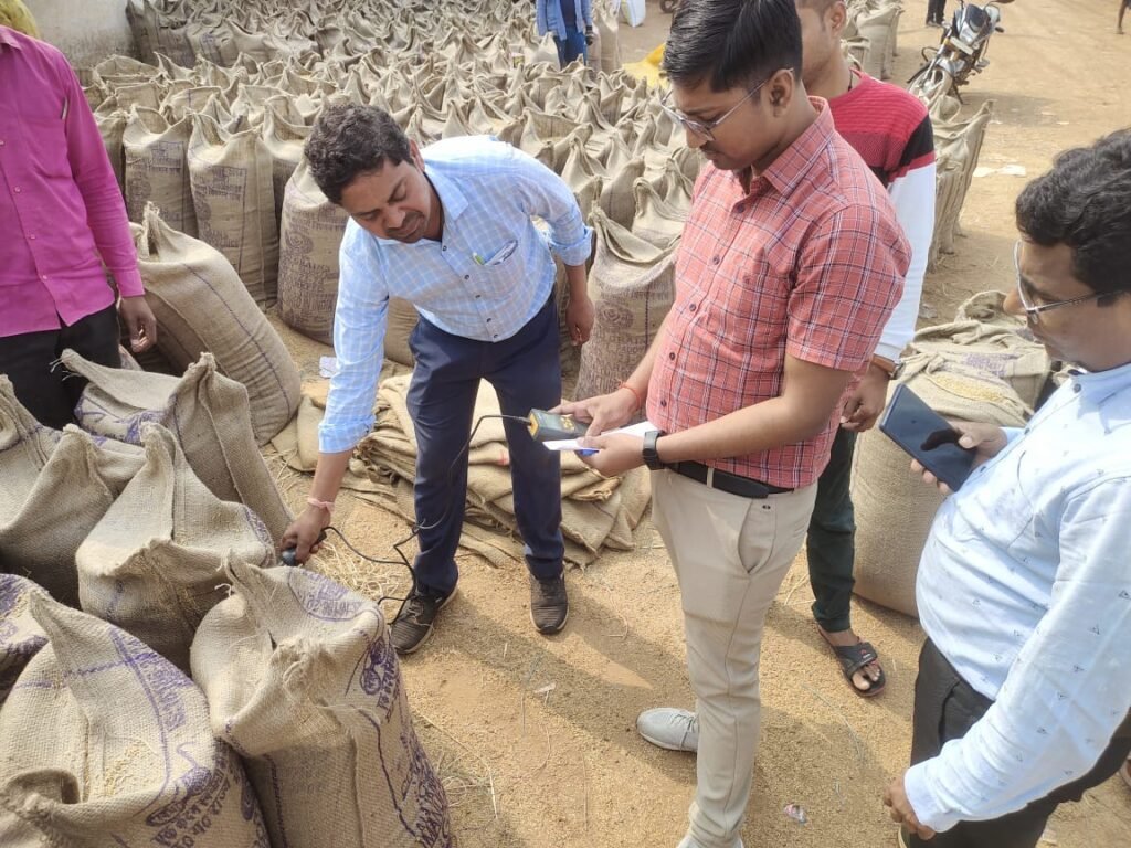 कलेक्टर के निर्देश पर तहसीलदार ने किया धान खरीदी केन्द्र का औचक निरीक्षण .. Kshiti Technologies कलेक्टर के निर्देश पर तहसीलदार ने किया धान खरीदी केन्द्र का औचक निरीक्षण .. Kshiti Technologies