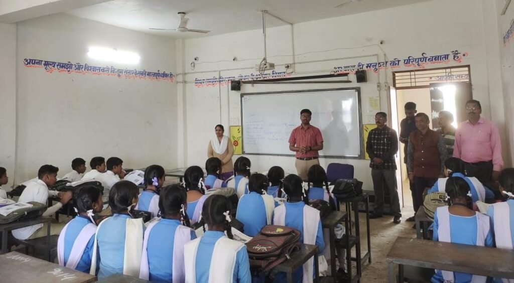 कलेक्टर के निर्देश पर तहसीलदार ने किया धान खरीदी केन्द्र का औचक निरीक्षण .. Kshiti Technologies कलेक्टर के निर्देश पर तहसीलदार ने किया धान खरीदी केन्द्र का औचक निरीक्षण .. Kshiti Technologies