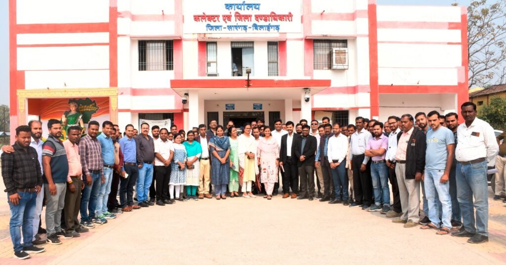 जिले के बेहतरी के लिए अच्छे से प्रोफेशनली कार्य करें: कलेक्टर डॉ. फरिहा आलम सिद्दीकी .. Kshiti Technologies