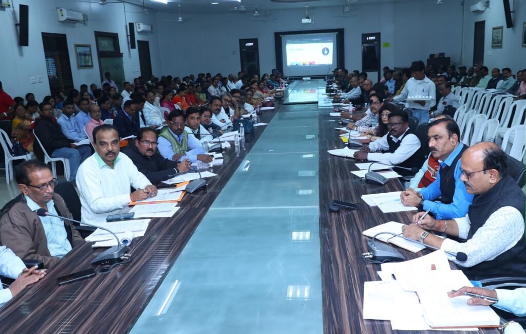 बच्चों को प्रतियोगी परीक्षाओं के लिए करें तैयार - कलेक्टर कार्तिकेया गोयल .. Kshiti Technologies बच्चों को प्रतियोगी परीक्षाओं के लिए करें तैयार - कलेक्टर कार्तिकेया गोयल .. Kshiti Technologies