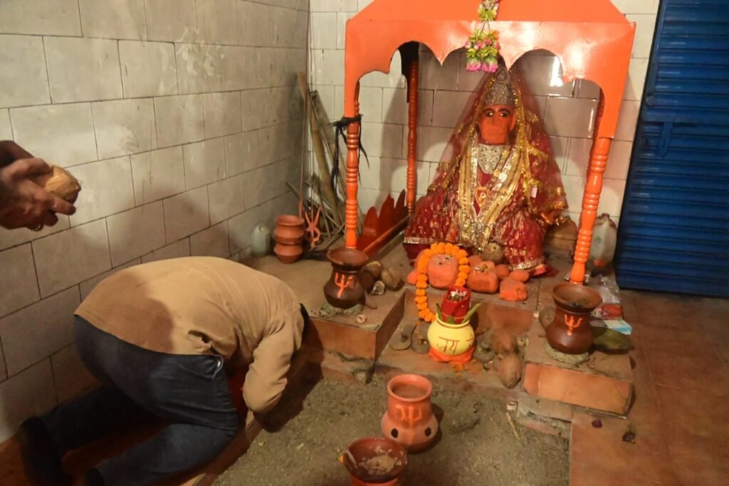 उपमुख्यमंत्री विजय शर्मा ने ग्राम बिरकोना में शीतला माता की पूजा-अर्चना कर प्रदेश की सुख-समृद्धि और खुशहाली की कामना की .. Kshiti Technologies उपमुख्यमंत्री विजय शर्मा ने ग्राम बिरकोना में शीतला माता की पूजा-अर्चना कर प्रदेश की सुख-समृद्धि और खुशहाली की कामना की .. Kshiti Technologies