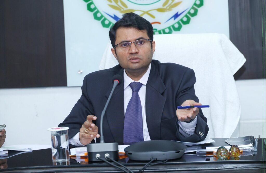प्रकरण निराकृत होते ही करें अभिलेख दुरूस्तीकरण - कलेक्टर कार्तिकेया गोयल .. Kshiti Technologies प्रकरण निराकृत होते ही करें अभिलेख दुरूस्तीकरण - कलेक्टर कार्तिकेया गोयल .. Kshiti Technologies