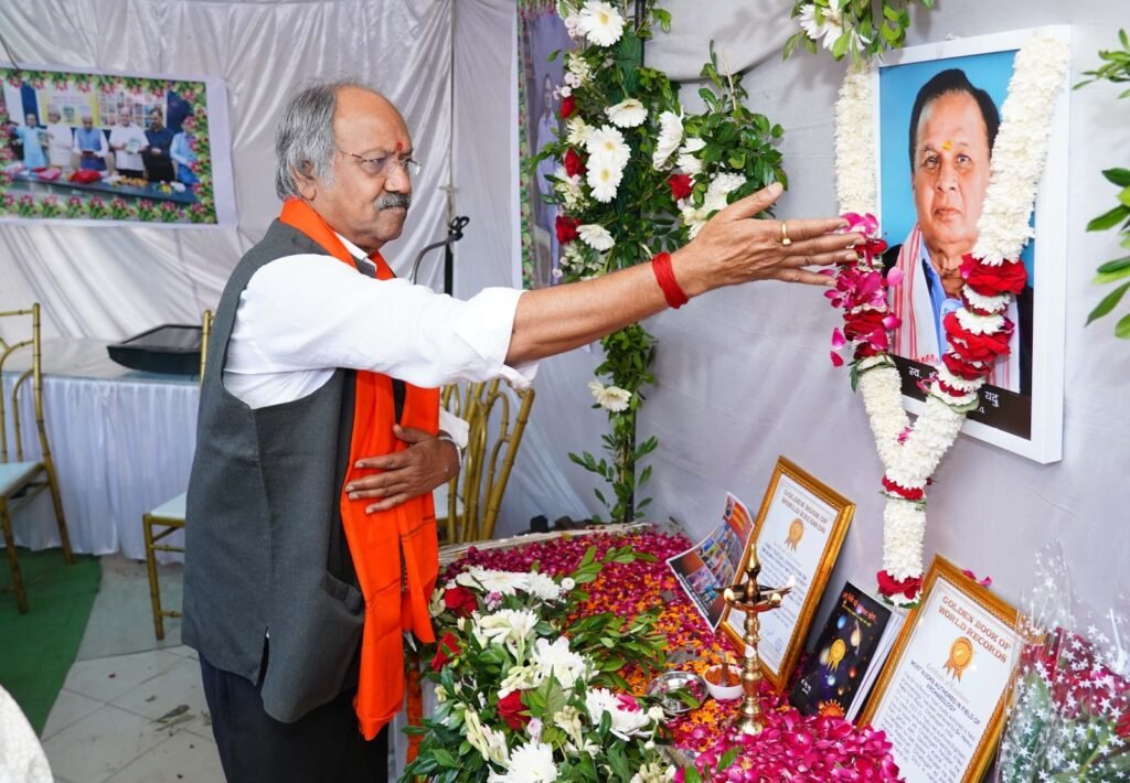 स्व. डॉ. हेमू यदु की कृति ‘ओम लिपि की रहस्यमय खोज’ का संस्कृति मंत्री बृजमोहन अग्रवाल ने किया विमोचन .. Kshiti Technologies स्व. डॉ. हेमू यदु की कृति ‘ओम लिपि की रहस्यमय खोज’ का संस्कृति मंत्री बृजमोहन अग्रवाल ने किया विमोचन .. Kshiti Technologies