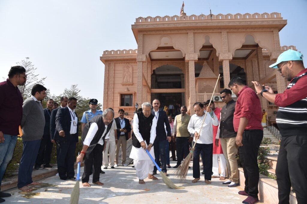 प्रधानमंत्री के आह्वान पर प्रदेश भर के मंदिरों में चल रही साफ-सफाई .. Kshiti Technologies प्रधानमंत्री के आह्वान पर प्रदेश भर के मंदिरों में चल रही साफ-सफाई .. Kshiti Technologies