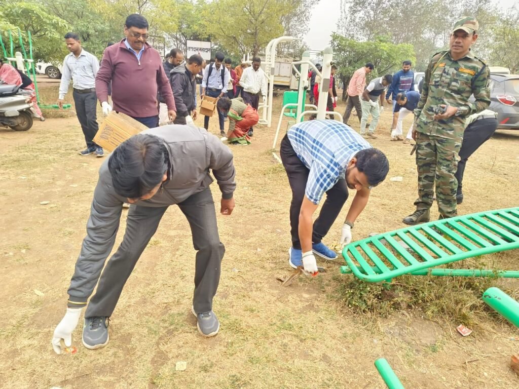 कलेक्टर नूपुर राशि पन्ना सहित सभी अधिकारी कर्मचारियों ने स्वच्छता पखवाड़ा अभियान के तहत कलेक्ट्रेट परिसर में की साफ-सफाई .. Kshiti Technologies कलेक्टर नूपुर राशि पन्ना सहित सभी अधिकारी कर्मचारियों ने स्वच्छता पखवाड़ा अभियान के तहत कलेक्ट्रेट परिसर में की साफ-सफाई .. Kshiti Technologies