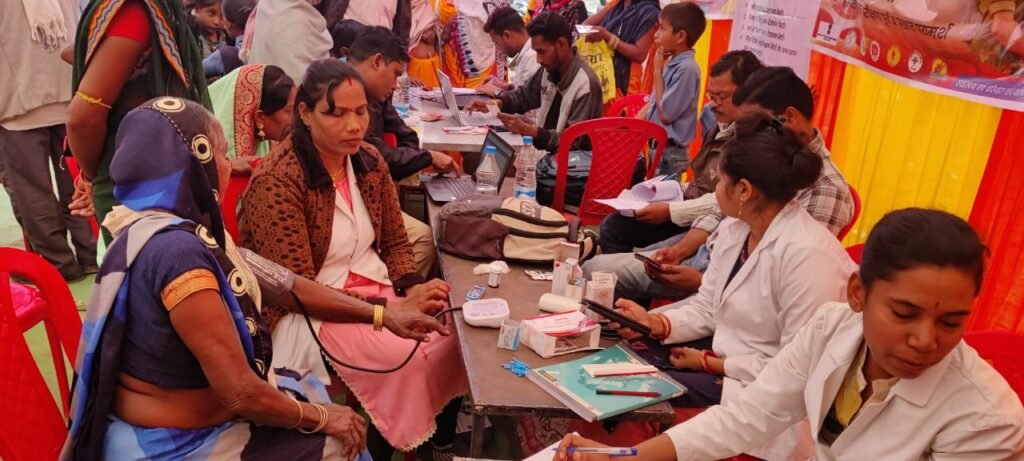 विकसित भारत संकल्प यात्रा शिविरों में ग्रामीणों को मिल रही जनकल्याणकारी योजनाओं की जानकारी और लाभ .. Kshiti Technologies विकसित भारत संकल्प यात्रा शिविरों में ग्रामीणों को मिल रही जनकल्याणकारी योजनाओं की जानकारी और लाभ .. Kshiti Technologies