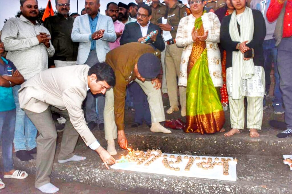 अयोध्या में श्री राम मंदिर में श्री रामलला प्राण प्रतिष्ठा के पूर्व संध्या पर कलेक्टर एवं एसपी ने शिवरीनारायण महानदी तट पर किया दीपदान .. Kshiti Technologies अयोध्या में श्री राम मंदिर में श्री रामलला प्राण प्रतिष्ठा के पूर्व संध्या पर कलेक्टर एवं एसपी ने शिवरीनारायण महानदी तट पर किया दीपदान .. Kshiti Technologies
