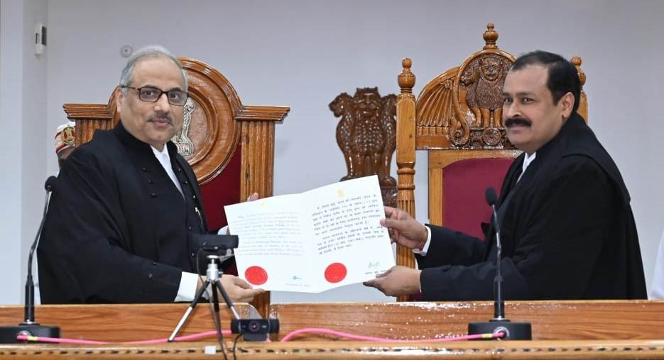छत्तीसगढ़ उच्च न्यायालय बिलासपुर के नव नियुक्त अतिरिक्त न्यायाधीश अरविंद कुमार वर्मा ने ली पद की शपथ .. Kshiti Technologies छत्तीसगढ़ उच्च न्यायालय बिलासपुर के नव नियुक्त अतिरिक्त न्यायाधीश अरविंद कुमार वर्मा ने ली पद की शपथ .. Kshiti Technologies