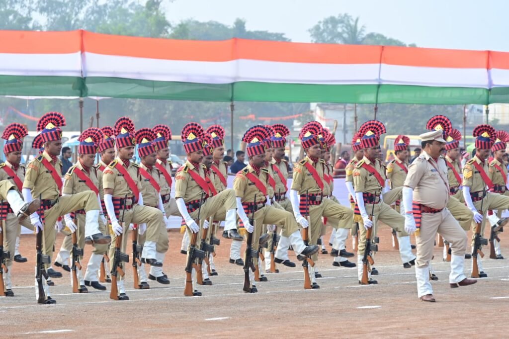 75 वें गणतंत्र दिवस के अवसर पर राज्यपाल विश्वभूषण हरिचंदन ने राजधानी रायपुर के पुलिस परेड ग्राउंड में ध्वजारोहण कर परेड की सलामी ली .. Kshiti Technologies 75 वें गणतंत्र दिवस के अवसर पर राज्यपाल विश्वभूषण हरिचंदन ने राजधानी रायपुर के पुलिस परेड ग्राउंड में ध्वजारोहण कर परेड की सलामी ली .. Kshiti Technologies