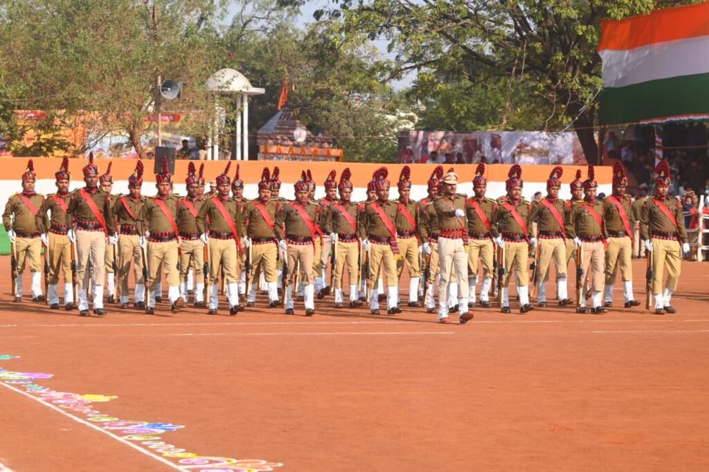 75 वें गणतंत्र दिवस के अवसर पर राज्यपाल विश्वभूषण हरिचंदन ने राजधानी रायपुर के पुलिस परेड ग्राउंड में ध्वजारोहण कर परेड की सलामी ली .. Kshiti Technologies 75 वें गणतंत्र दिवस के अवसर पर राज्यपाल विश्वभूषण हरिचंदन ने राजधानी रायपुर के पुलिस परेड ग्राउंड में ध्वजारोहण कर परेड की सलामी ली .. Kshiti Technologies