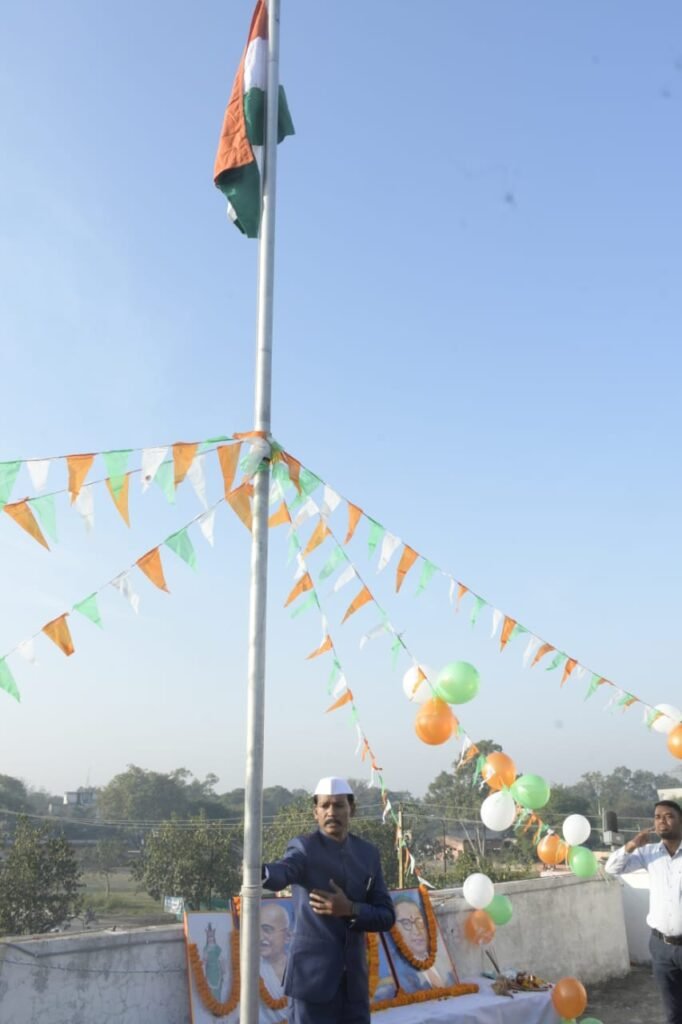 कलेक्टर के एल चौहान ने कलेक्टोरेट सारंगढ़ में ध्वजारोहण किया .. Kshiti Technologies कलेक्टर के एल चौहान ने कलेक्टोरेट सारंगढ़ में ध्वजारोहण किया .. Kshiti Technologies