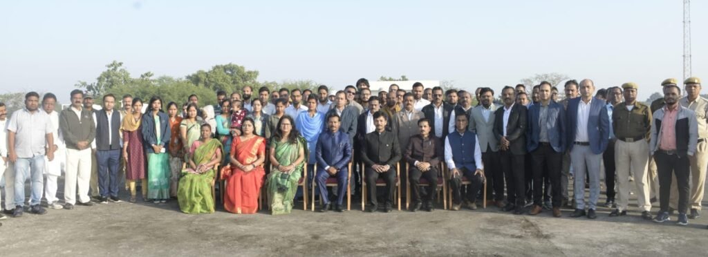कलेक्टर के एल चौहान ने कलेक्टोरेट सारंगढ़ में ध्वजारोहण किया .. Kshiti Technologies कलेक्टर के एल चौहान ने कलेक्टोरेट सारंगढ़ में ध्वजारोहण किया .. Kshiti Technologies