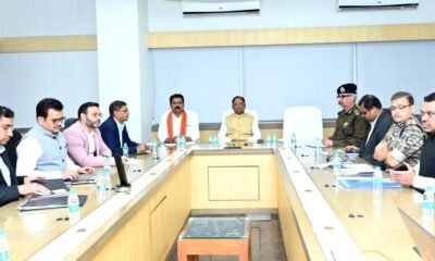 मुख्यमंत्री ने पुलिस और प्रशासन के आला अधिकारियों की हाई लेवल मीटिंग ली .. Kshiti Technologies मुख्यमंत्री ने पुलिस और प्रशासन के आला अधिकारियों की हाई लेवल मीटिंग ली .. Kshiti Technologies