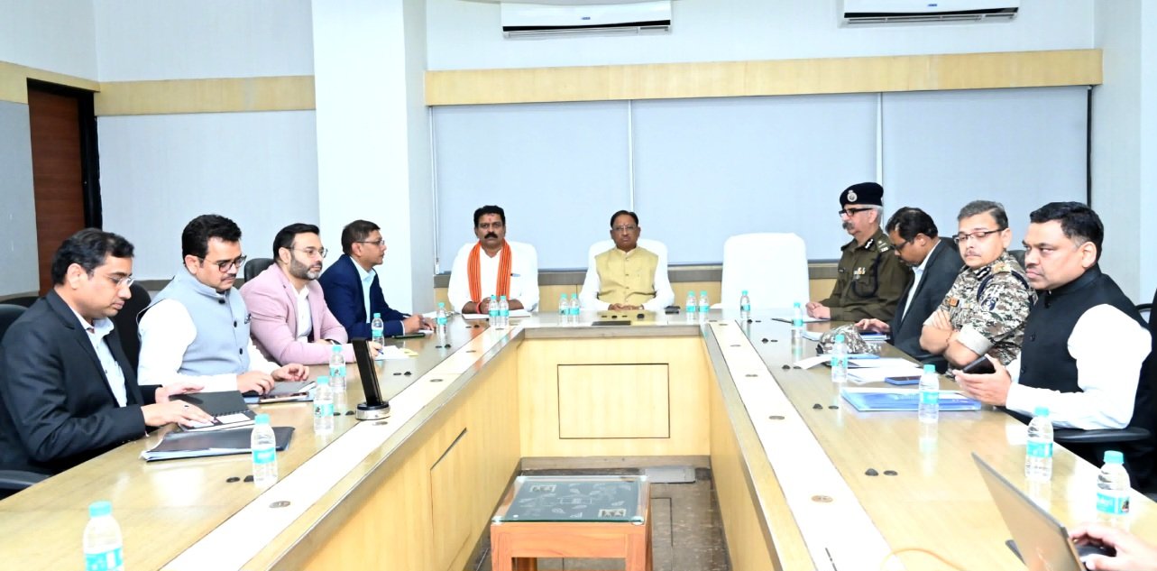 मुख्यमंत्री ने पुलिस और प्रशासन के आला अधिकारियों की हाई लेवल मीटिंग ली .. Kshiti Technologies मुख्यमंत्री ने पुलिस और प्रशासन के आला अधिकारियों की हाई लेवल मीटिंग ली .. Kshiti Technologies