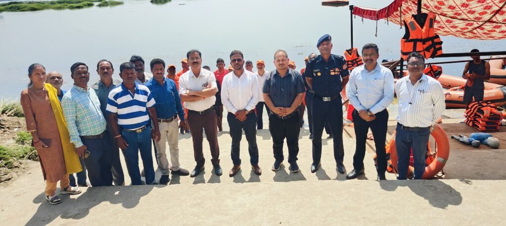 साराडीह बैराज में एनडीआरएफ टीम द्वारा बाढ़ एवं आपदा से बचाव का किया गया जीवंत प्रदर्शन .. Kshiti Technologies साराडीह बैराज में एनडीआरएफ टीम द्वारा बाढ़ एवं आपदा से बचाव का किया गया जीवंत प्रदर्शन .. Kshiti Technologies