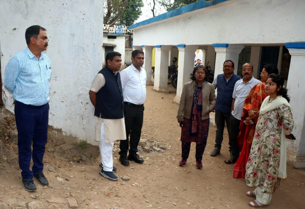 नगर के नवीन शासकीय कन्या महाविद्यालय के शिफ्टिंग को लेकर कलेक्टर ने सदर स्कूल का किया निरीक्षण .. Kshiti Technologies नगर के नवीन शासकीय कन्या महाविद्यालय के शिफ्टिंग को लेकर कलेक्टर ने सदर स्कूल का किया निरीक्षण .. Kshiti Technologies