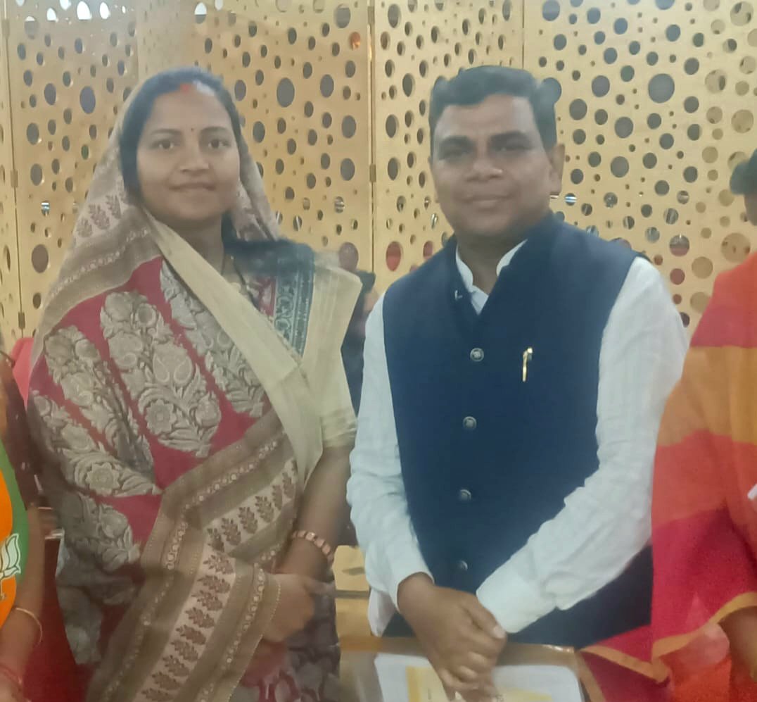 जिला की प्रभारी मंत्री लक्ष्मी राजवाड़े से मिले भाजपा जिला कोषाध्यक्ष राम नरेश सिंह यादव .. Kshiti Technologies