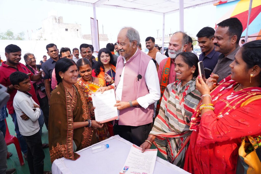 महिलाओं को आर्थिक रूप से स्वतंत्र और आत्मनिर्भर बनाना सरकार का संकल्प है : बृजमोहन अग्रवाल .. Kshiti Technologies महिलाओं को आर्थिक रूप से स्वतंत्र और आत्मनिर्भर बनाना सरकार का संकल्प है : बृजमोहन अग्रवाल .. Kshiti Technologies