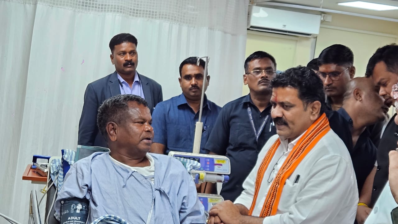 उपमुख्यमंत्री विजय शर्मा ने अस्पताल पहुंचकर विधायक एवं पूर्व मंत्री कवासी लखमा के स्वास्थ्य की ली जानकारी .. Kshiti Technologies उपमुख्यमंत्री विजय शर्मा ने अस्पताल पहुंचकर विधायक एवं पूर्व मंत्री कवासी लखमा के स्वास्थ्य की ली जानकारी .. Kshiti Technologies