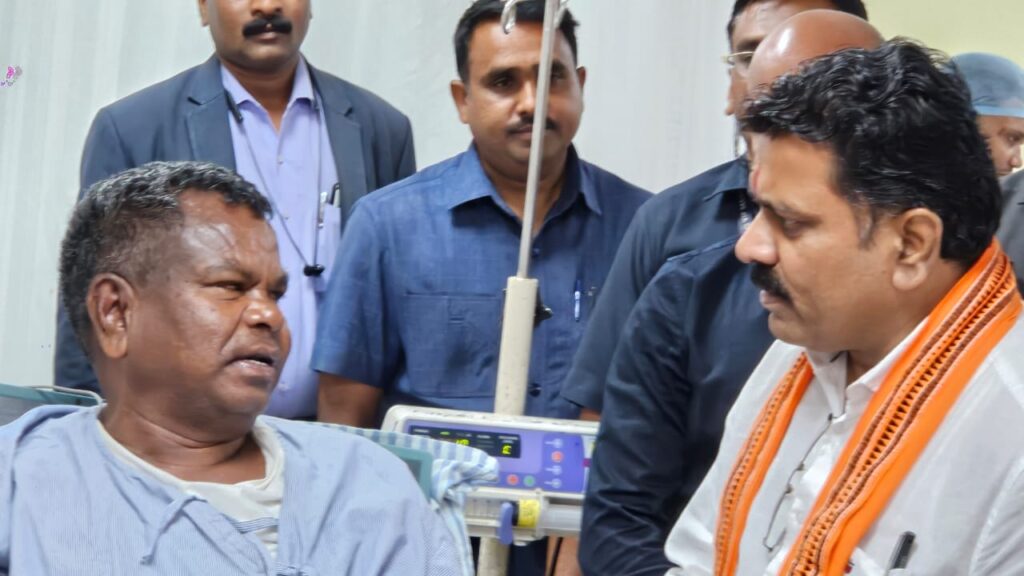 उपमुख्यमंत्री विजय शर्मा ने अस्पताल पहुंचकर विधायक एवं पूर्व मंत्री कवासी लखमा के स्वास्थ्य की ली जानकारी .. Kshiti Technologies उपमुख्यमंत्री विजय शर्मा ने अस्पताल पहुंचकर विधायक एवं पूर्व मंत्री कवासी लखमा के स्वास्थ्य की ली जानकारी .. Kshiti Technologies