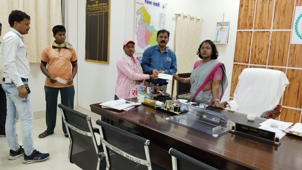 स्कूल में अध्ययनरत विद्यार्थियों का आकस्मिक मृत्यु हो जाने पर उनके पालकों को प्रदान की गई बीमा राशि .. Kshiti Technologies स्कूल में अध्ययनरत विद्यार्थियों का आकस्मिक मृत्यु हो जाने पर उनके पालकों को प्रदान की गई बीमा राशि .. Kshiti Technologies
