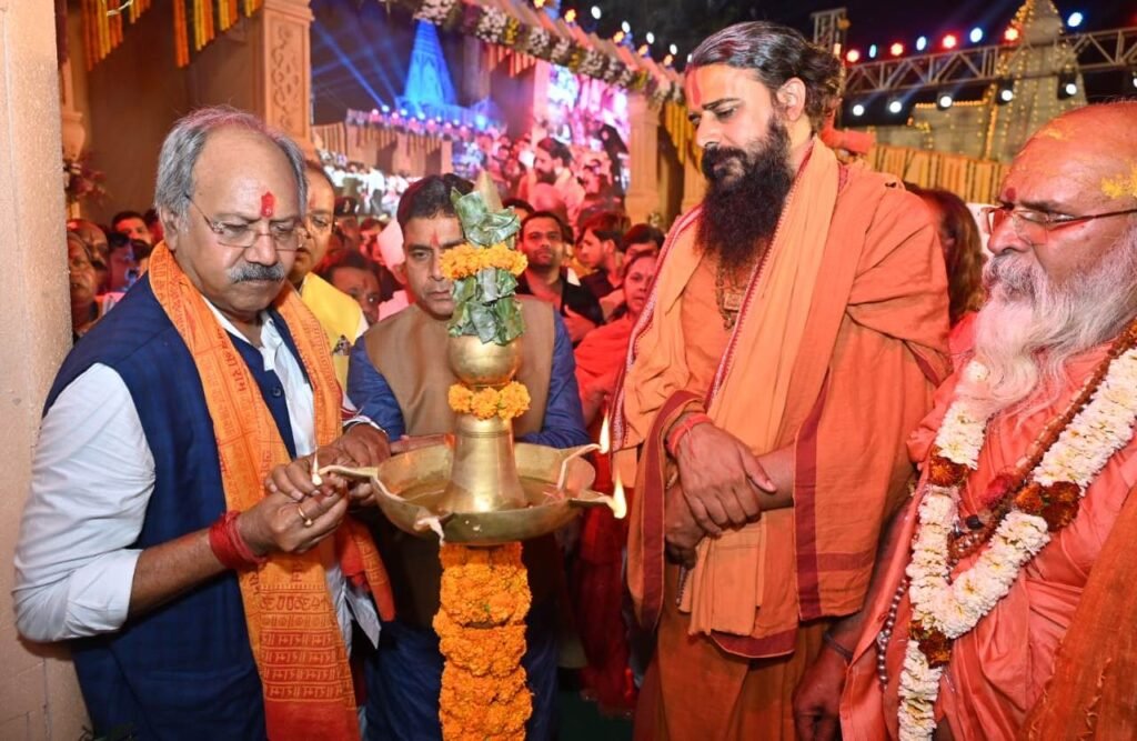 धर्मस्व मंत्री बृजमोहन अग्रवाल ने की महानदी की महाआरती .. Kshiti Technologies धर्मस्व मंत्री बृजमोहन अग्रवाल ने की महानदी की महाआरती .. Kshiti Technologies