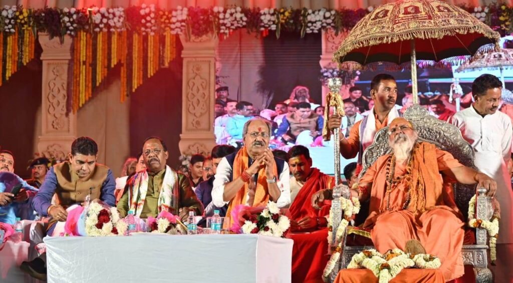 धर्मस्व मंत्री बृजमोहन अग्रवाल ने की महानदी की महाआरती .. Kshiti Technologies धर्मस्व मंत्री बृजमोहन अग्रवाल ने की महानदी की महाआरती .. Kshiti Technologies