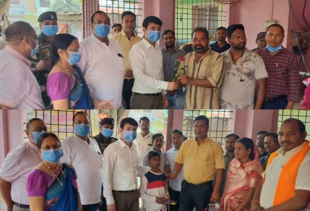 कलेक्टर ने कुष्ठ रोग की जांच कराने आए लोगों को दिया गुलाब का फूल, बच्चों को बांटी चॉकलेट .. Kshiti Technologies कलेक्टर ने कुष्ठ रोग की जांच कराने आए लोगों को दिया गुलाब का फूल, बच्चों को बांटी चॉकलेट .. Kshiti Technologies