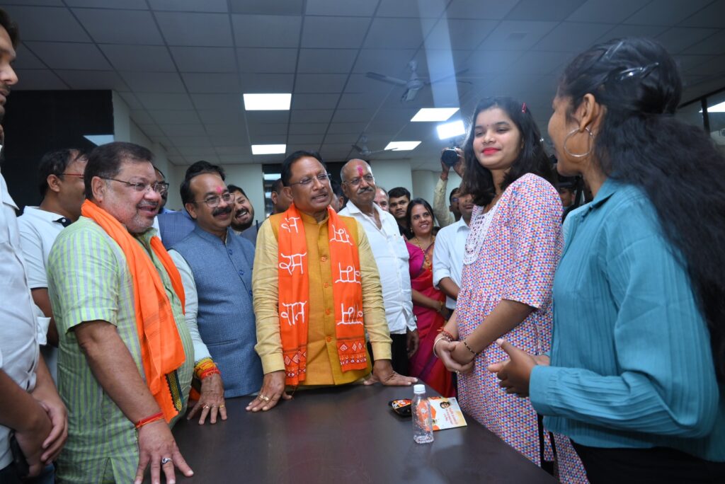 मुख्यमंत्री साय ने किया तक्षशिला रीडिंग जोन सह लाइब्रेरी का लोकार्पण .. Kshiti Technologies मुख्यमंत्री साय ने किया तक्षशिला रीडिंग जोन सह लाइब्रेरी का लोकार्पण .. Kshiti Technologies