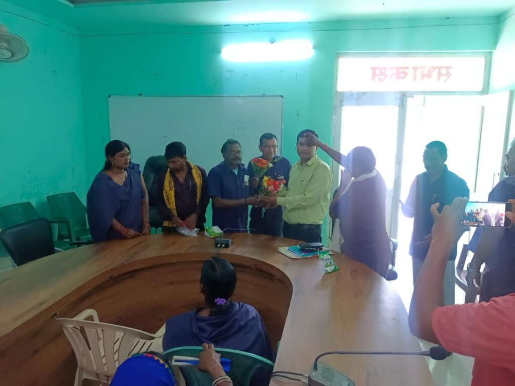 एस डी एम एवं तहसीलदार की उपस्थिति में कोटवार संघ की बैठक हुई संपन्न .. Kshiti Technologies एस डी एम एवं तहसीलदार की उपस्थिति में कोटवार संघ की बैठक हुई संपन्न .. Kshiti Technologies