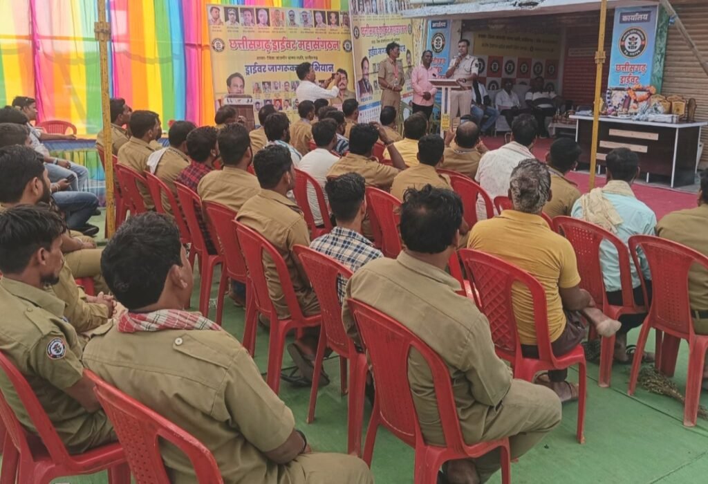 छत्तीसगढ़ ड्राइवर महासंगठन के जिला कार्यालय के शुभारंभ पर ड्राइवरों का निःशुल्क स्वास्थय एवं नेत्र परीक्षण का हुआ आयोजन Kshiti Technologies छत्तीसगढ़ ड्राइवर महासंगठन के जिला कार्यालय के शुभारंभ पर ड्राइवरों का निःशुल्क स्वास्थय एवं नेत्र परीक्षण का हुआ आयोजन Kshiti Technologies