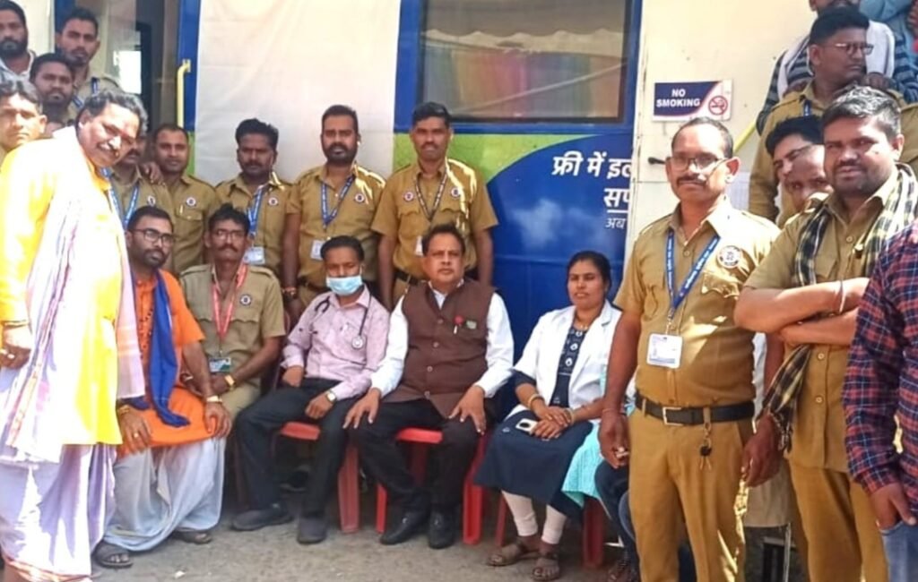 छत्तीसगढ़ ड्राइवर महासंगठन के जिला कार्यालय के शुभारंभ पर ड्राइवरों का निःशुल्क स्वास्थय एवं नेत्र परीक्षण का हुआ आयोजन Kshiti Technologies छत्तीसगढ़ ड्राइवर महासंगठन के जिला कार्यालय के शुभारंभ पर ड्राइवरों का निःशुल्क स्वास्थय एवं नेत्र परीक्षण का हुआ आयोजन Kshiti Technologies