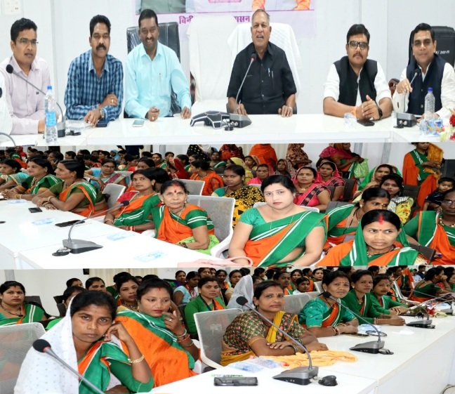 प्रधानमंत्री संवाद कार्यक्रम में बड़ी संख्या में शामिल हुए जिले की स्वसहायता समूह एवं विभिन्न संगठनों की महिलाएं .. Kshiti Technologies प्रधानमंत्री संवाद कार्यक्रम में बड़ी संख्या में शामिल हुए जिले की स्वसहायता समूह एवं विभिन्न संगठनों की महिलाएं .. Kshiti Technologies