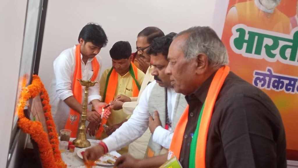 उपमुख्यमंत्री विजय शर्मा पहुंचे सक्ती भाजपा लोकसभा चुनाव कार्यालय .. Kshiti Technologies उपमुख्यमंत्री विजय शर्मा पहुंचे सक्ती भाजपा लोकसभा चुनाव कार्यालय .. Kshiti Technologies