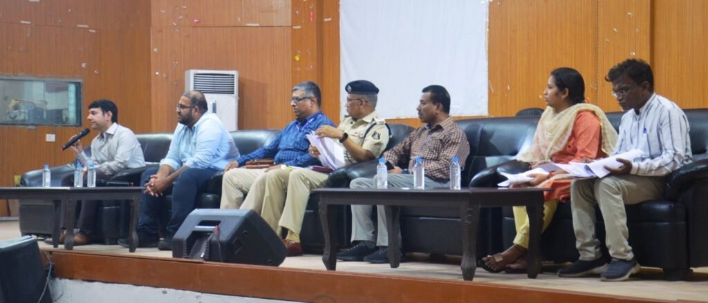 सामान्य प्रेक्षक, पुलिस प्रेक्षक ने सेक्टर अधिकारी एवं सेक्टर पुलिस अधिकारियों की बैठक लेकर निर्वाचन की तैयारियों की समीक्षा की .. Kshiti Technologies सामान्य प्रेक्षक, पुलिस प्रेक्षक ने सेक्टर अधिकारी एवं सेक्टर पुलिस अधिकारियों की बैठक लेकर निर्वाचन की तैयारियों की समीक्षा की .. Kshiti Technologies