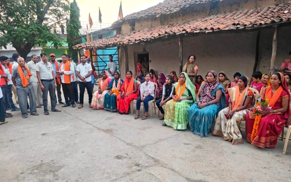 अपने पति के विजय के लिए क्षेत्र की जनता से मांग रही है विजय श्री का आशीर्वाद - निद्रावती राठिया .. Kshiti Technologies अपने पति के विजय के लिए क्षेत्र की जनता से मांग रही है विजय श्री का आशीर्वाद - निद्रावती राठिया .. Kshiti Technologies