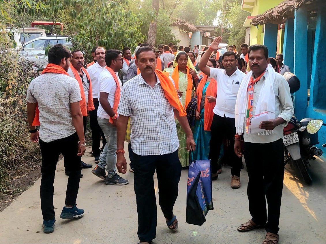 अपने पति के विजय के लिए क्षेत्र की जनता से मांग रही है विजय श्री का आशीर्वाद - निद्रावती राठिया .. Kshiti Technologies अपने पति के विजय के लिए क्षेत्र की जनता से मांग रही है विजय श्री का आशीर्वाद - निद्रावती राठिया .. Kshiti Technologies