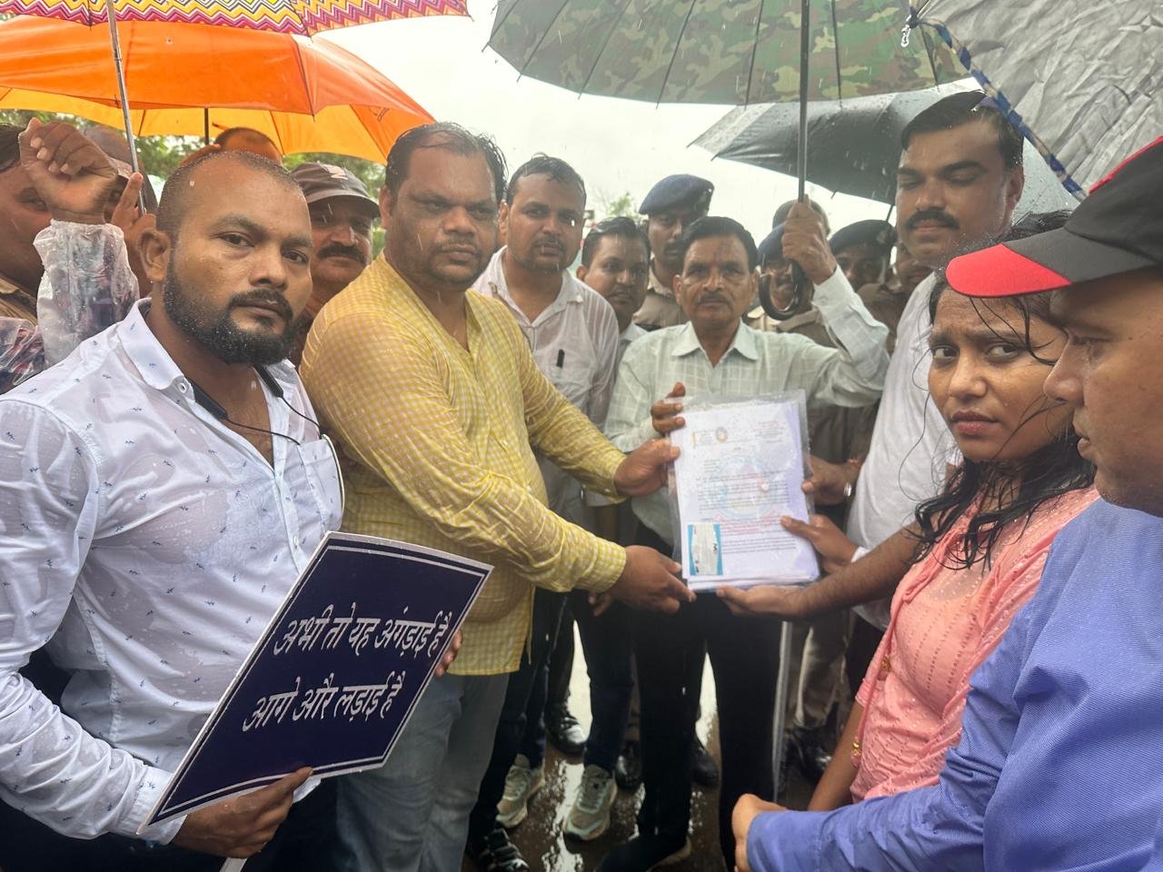 राष्ट्रीय स्वास्थ्य मिशन एवं एड्स नियंत्रण कार्यक्रम के संविदा स्वास्थ्य कर्मचारियों का दो दिवसीय ध्यान आकर्षण प्रदर्शन ज्ञापन देने उपरांत आज स्थगित किया गया .. Kshiti Technologies